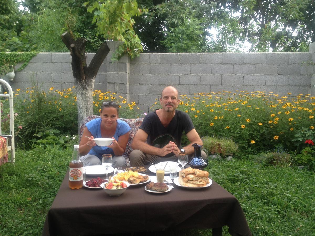 Guesthouse Aisi In Лагодехи Екстериор снимка