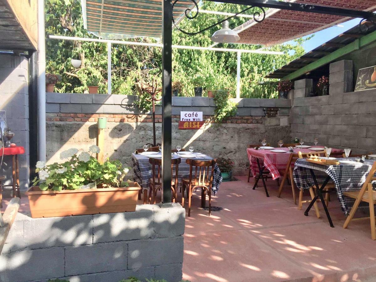 Guesthouse Aisi In Лагодехи Екстериор снимка